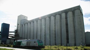 À Rouen, les activités du silo de céréales Sénalia-Lecureur en partie suspendues, sur fond de dégradation de la qualité de l’air des bords de Seine 